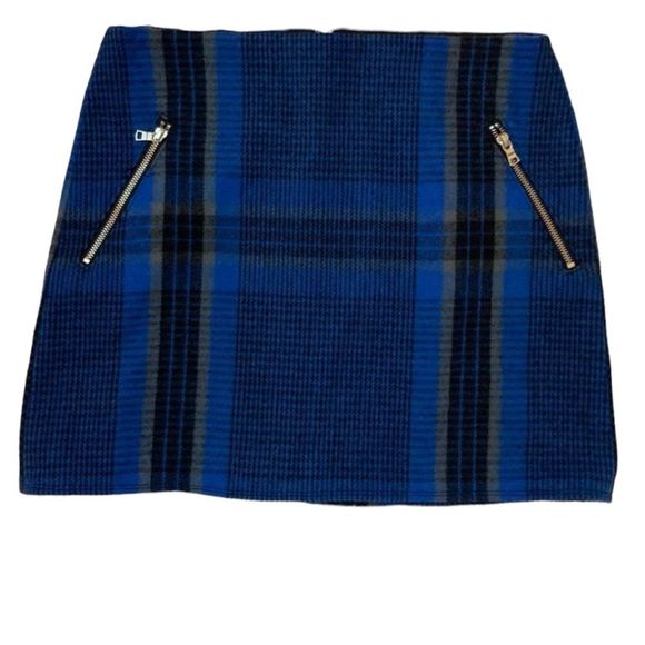 GAP Dresses & Skirts - GAP Blue and black plaid skirt Size 8